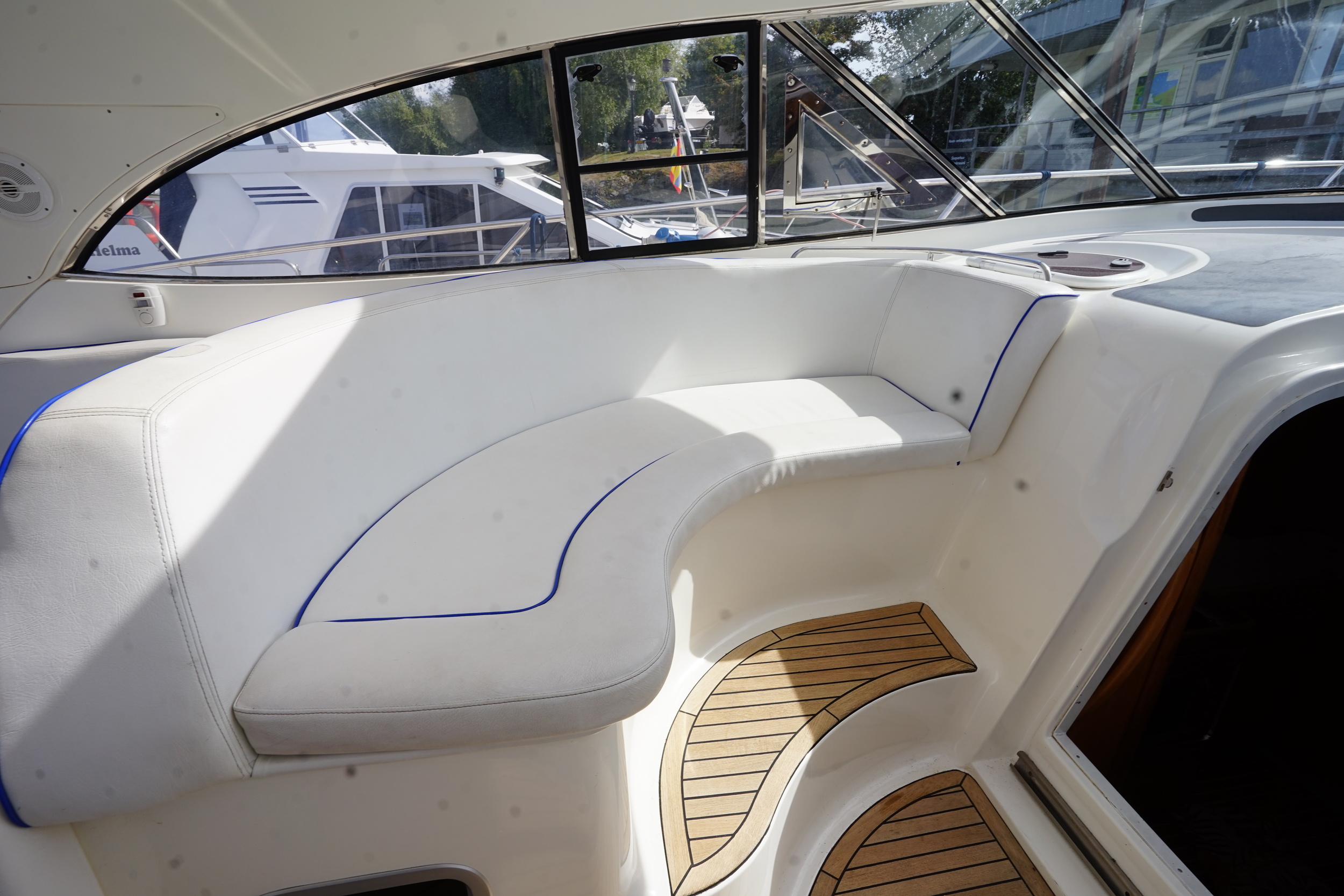 Bavaria 42 HT Sport IPS-500 - hydraulic platform — foto 6 van 42