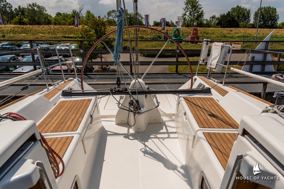 Beneteau First 34.7 — foto 12 van 12