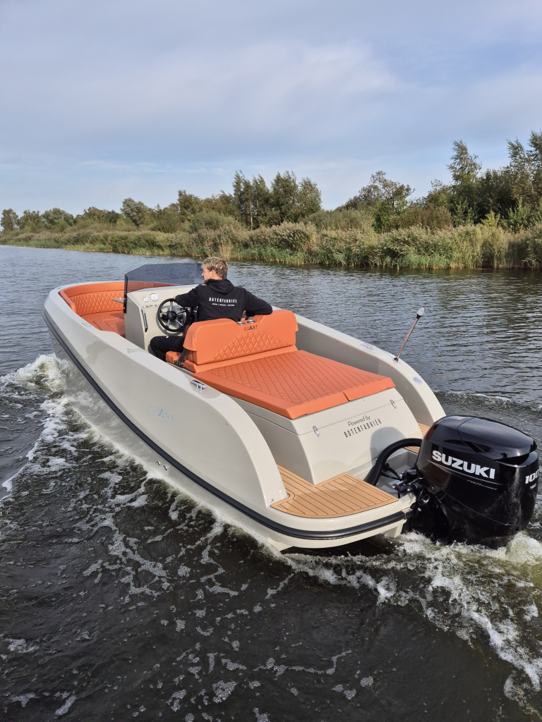 Giant 660 Tender | nieuwe Suzuki DF100 | vaarklaar DEMO — foto 5 van 24