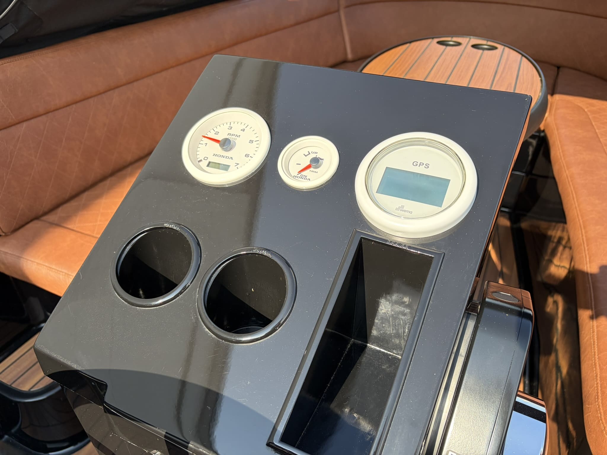 Maxima 600 Tender — foto 8 van 15