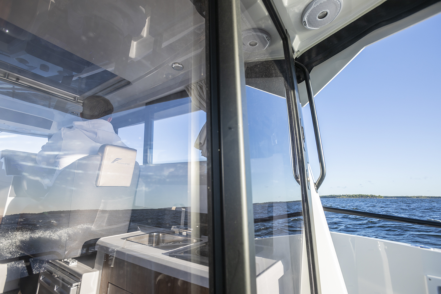 Finnmaster pilot 8 met 2x 200 pk Yamaha motoren  — foto 38 van 45
