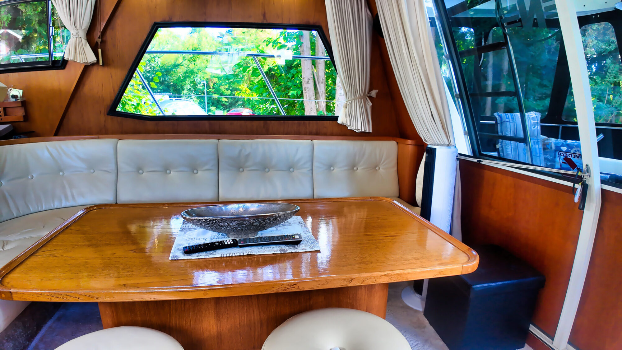 Neptunus 138 / 46 Flybridge Sedan — foto 4 van 32