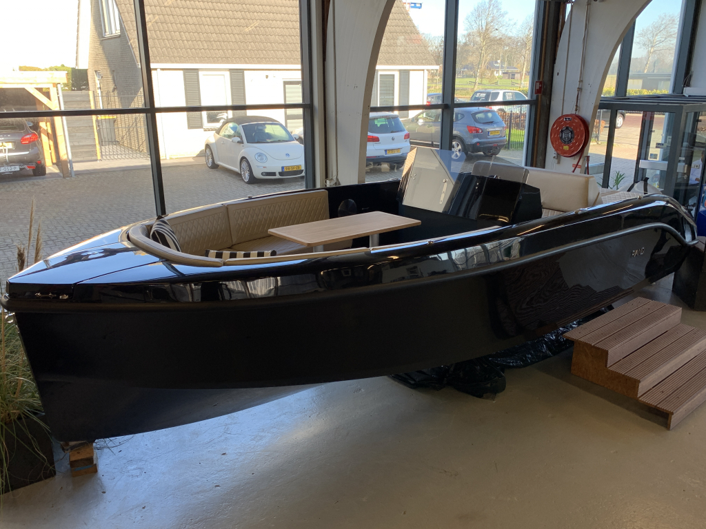 Rand PLAY 24 occasion super mooie stijlvolle kleurstelling met groot zonnedek.