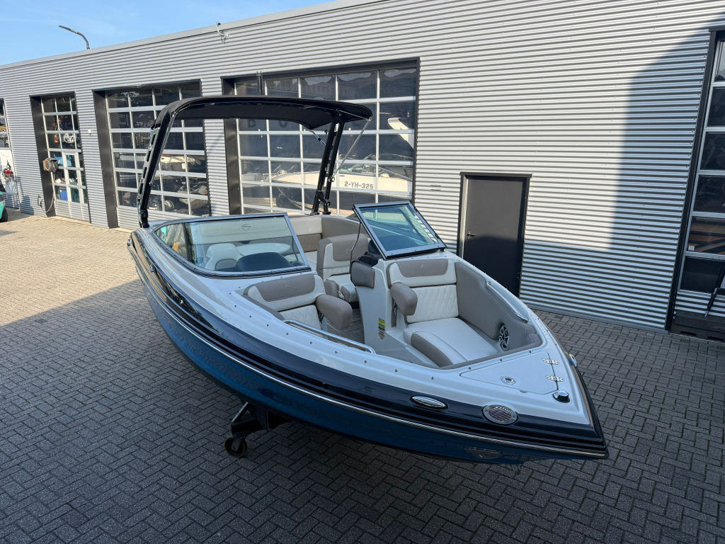 Crownline 225 SS — foto 2 van 12