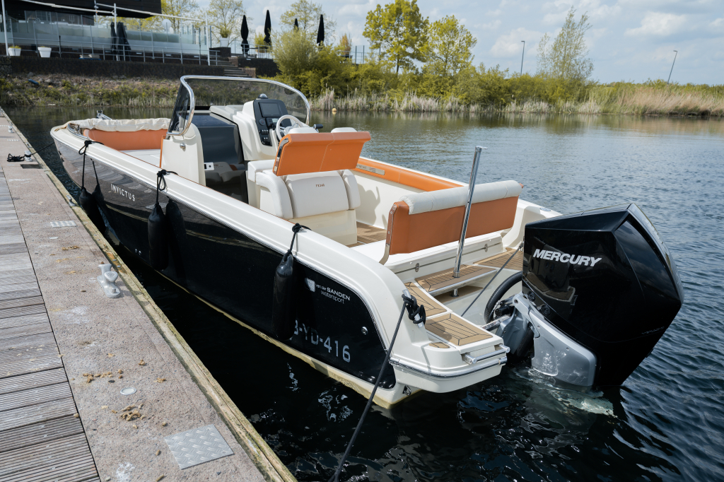  Invictus 240 fx — foto 1 van 16