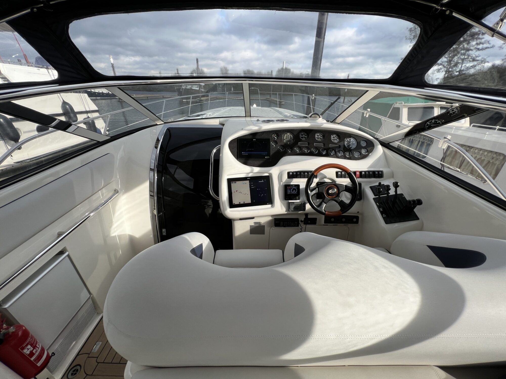 Sunseeker Superhawk 48 Cabrio — foto 19 van 48