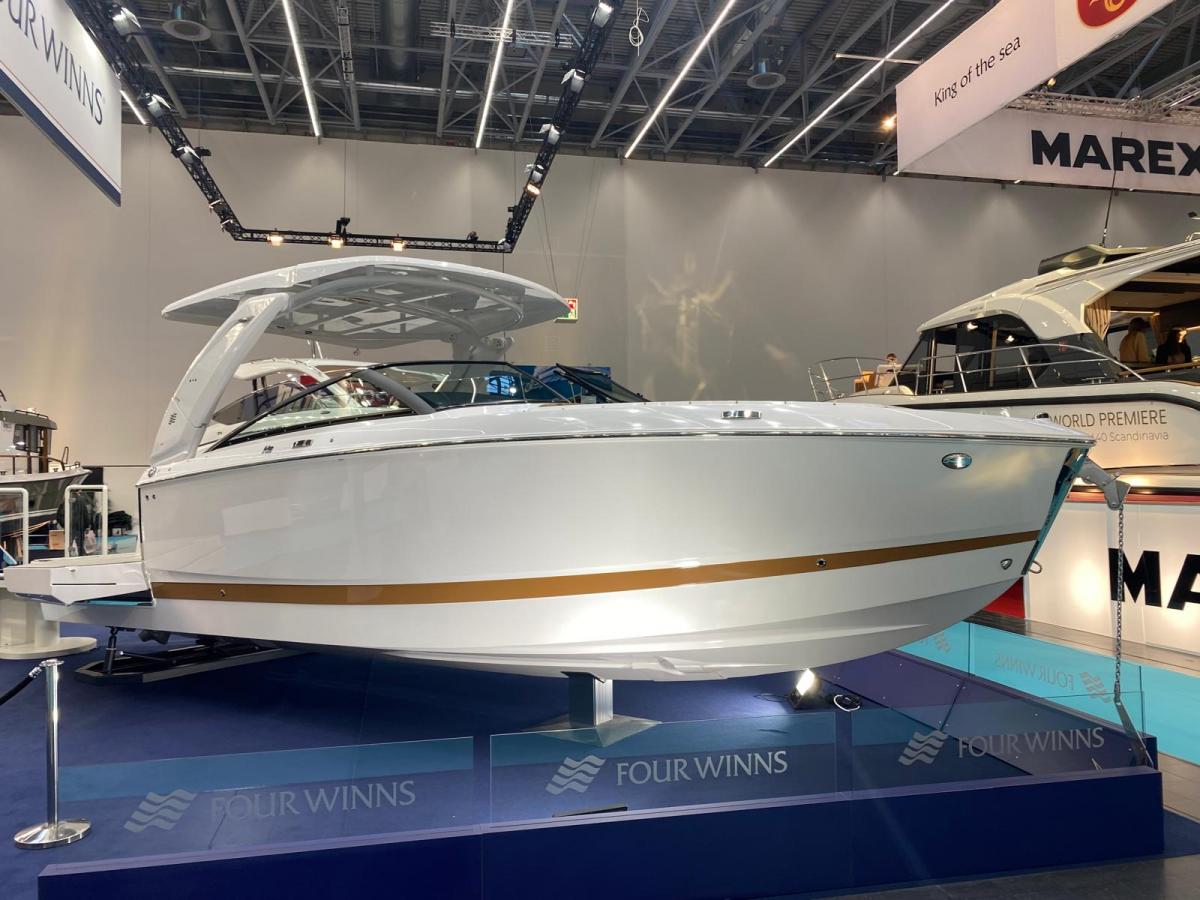 Four WinnsH9 Bowrider