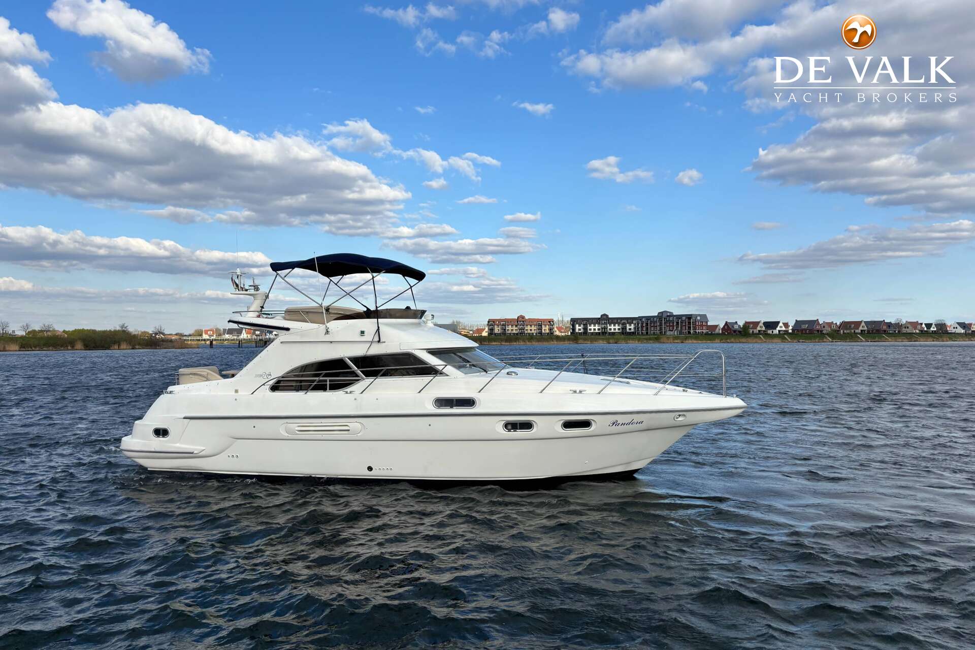 Sealine390 Fly