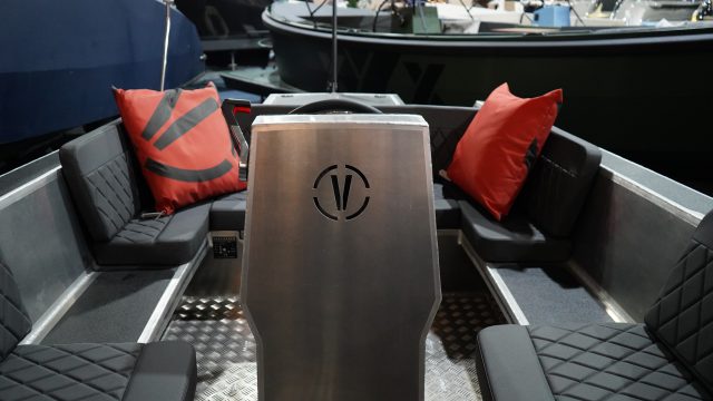 Van Vossen 600 Tender Incl. 60pk Suzuki — foto 8 van 12