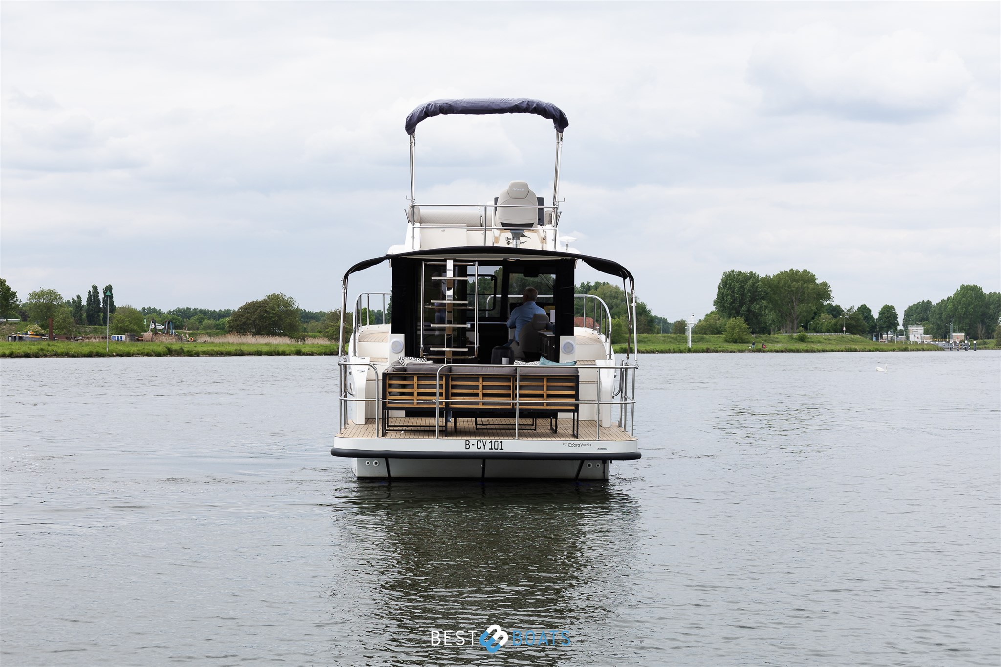 Cobra Yachts Futura 36 Premium Fly — foto 4 van 9