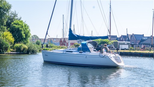 Dufour Yachts 30 Classic (2001) — foto 11 van 12