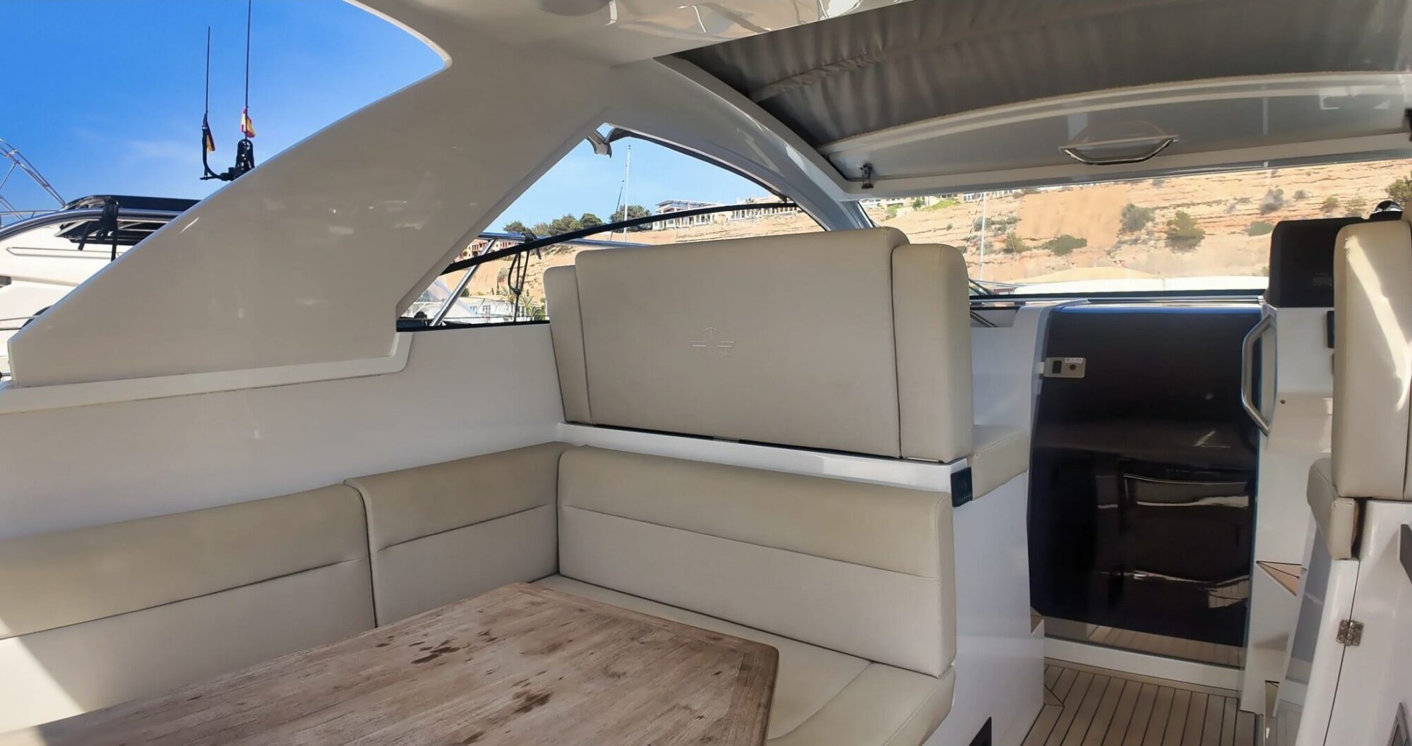 Sealine S335 — foto 2 van 28