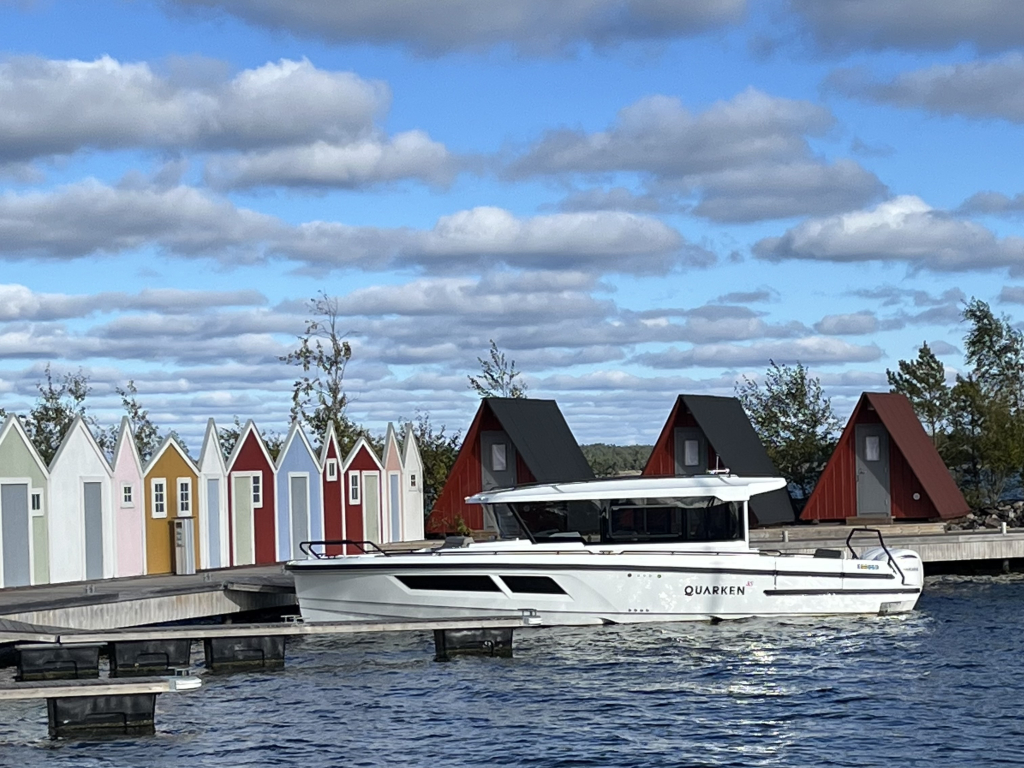 Quarken 35 Cabin + 2xF300 Yamaha — foto 1 van 65