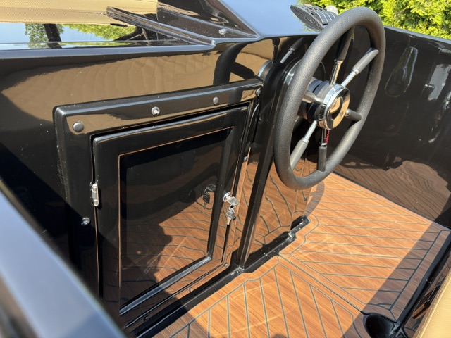 Extra luxe Coastliner 545 met Tohatsu 20 PK en buiskap — foto 13 van 18