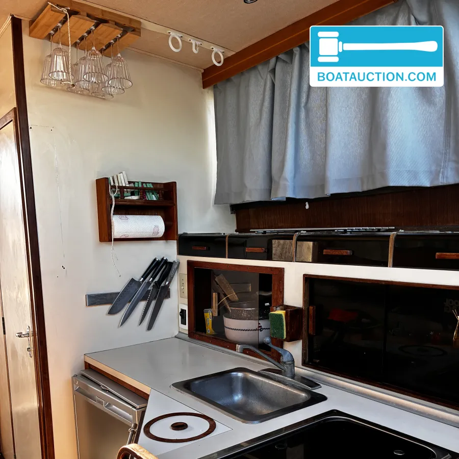 Hatteras 32 Sport Fly — foto 12 van 16