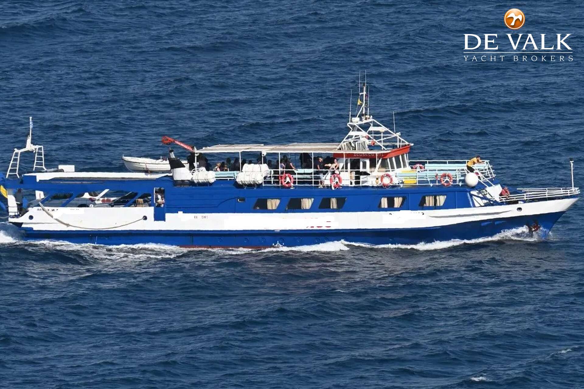 Day Passengers Ship Alexander Green 80 — foto 1 van 9