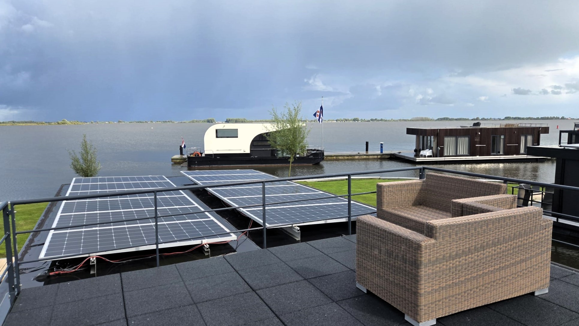 Koopligplaats Sneekermeer Met Apart Te Koop Houseboat 1460 X 500 - Foto 3