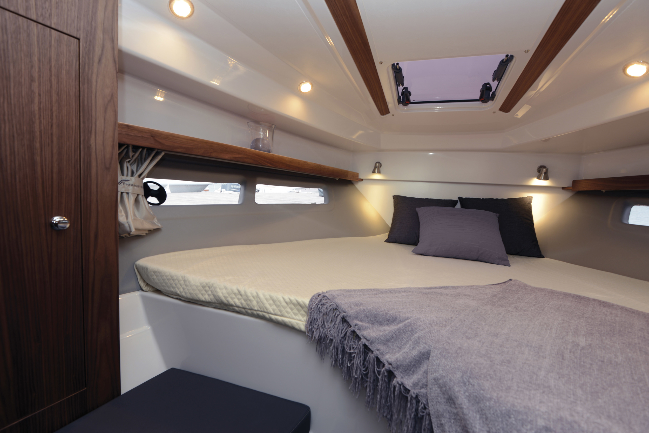 Finnmaster pilot 8 met 2x 200 pk Yamaha motoren  — foto 30 van 45