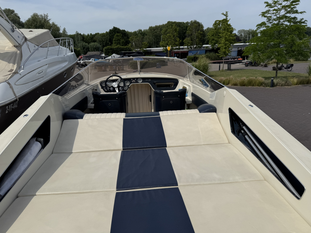 Riva St Tropez — foto 7 van 33
