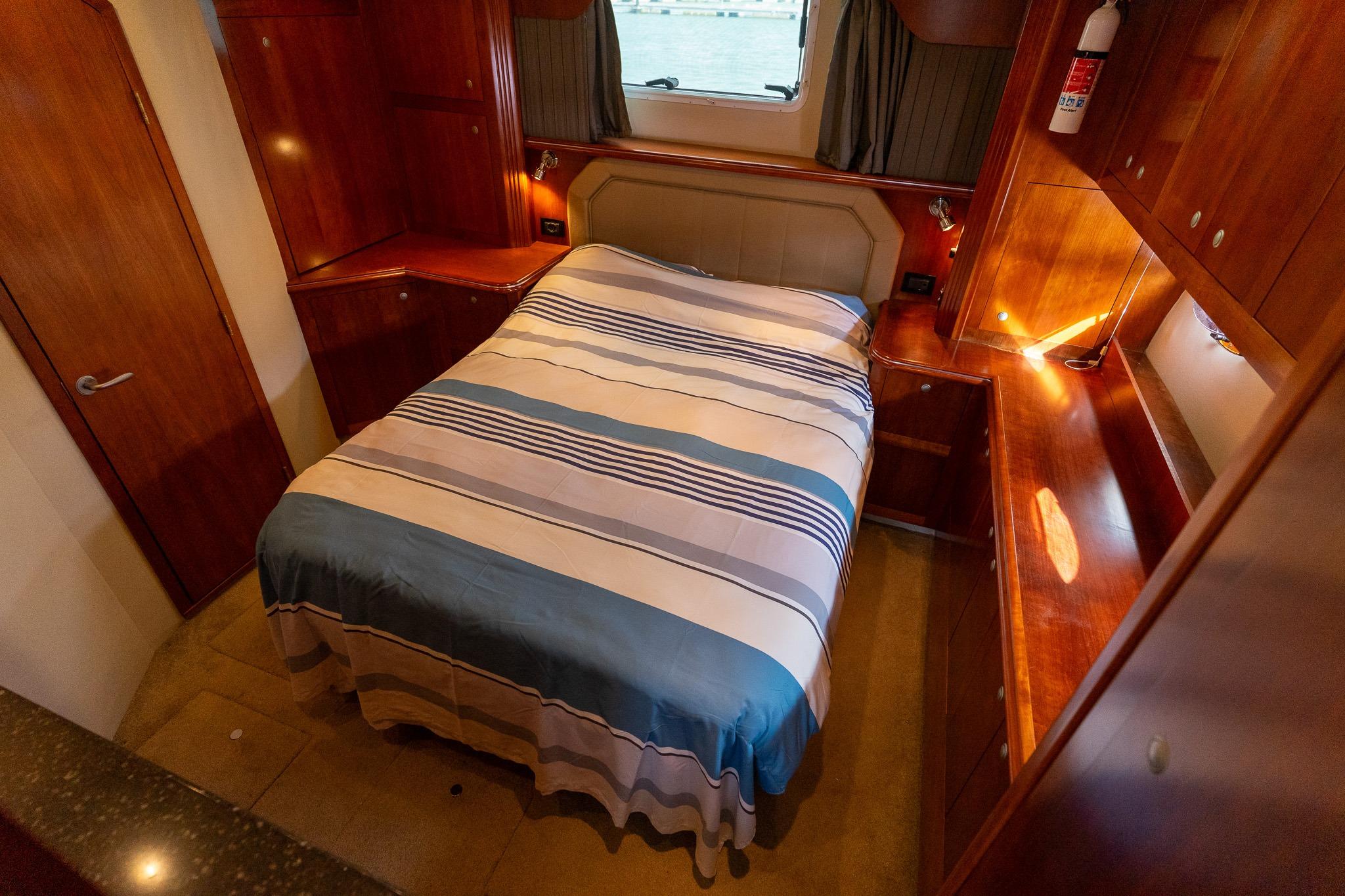Cruisers Yachts 415 Express Motoryacht — foto 15 van 100