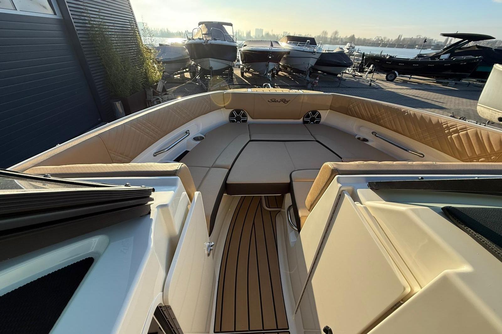 Sea Ray SDX 230 — foto 18 van 32