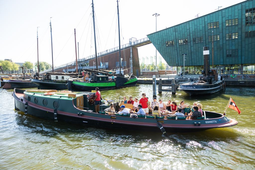 Alumax Open rondvaartboot 60 PAX.
