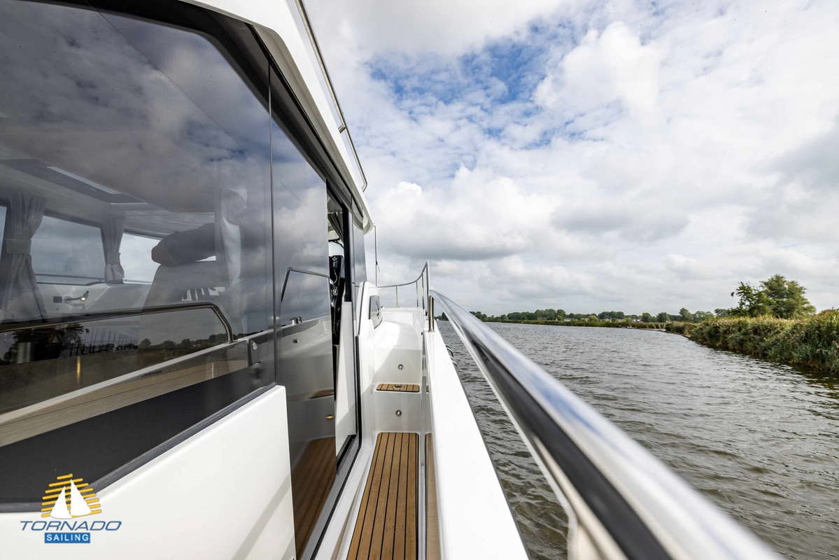 Delphia Yachts 10 Sedan Electric — foto 9 van 12