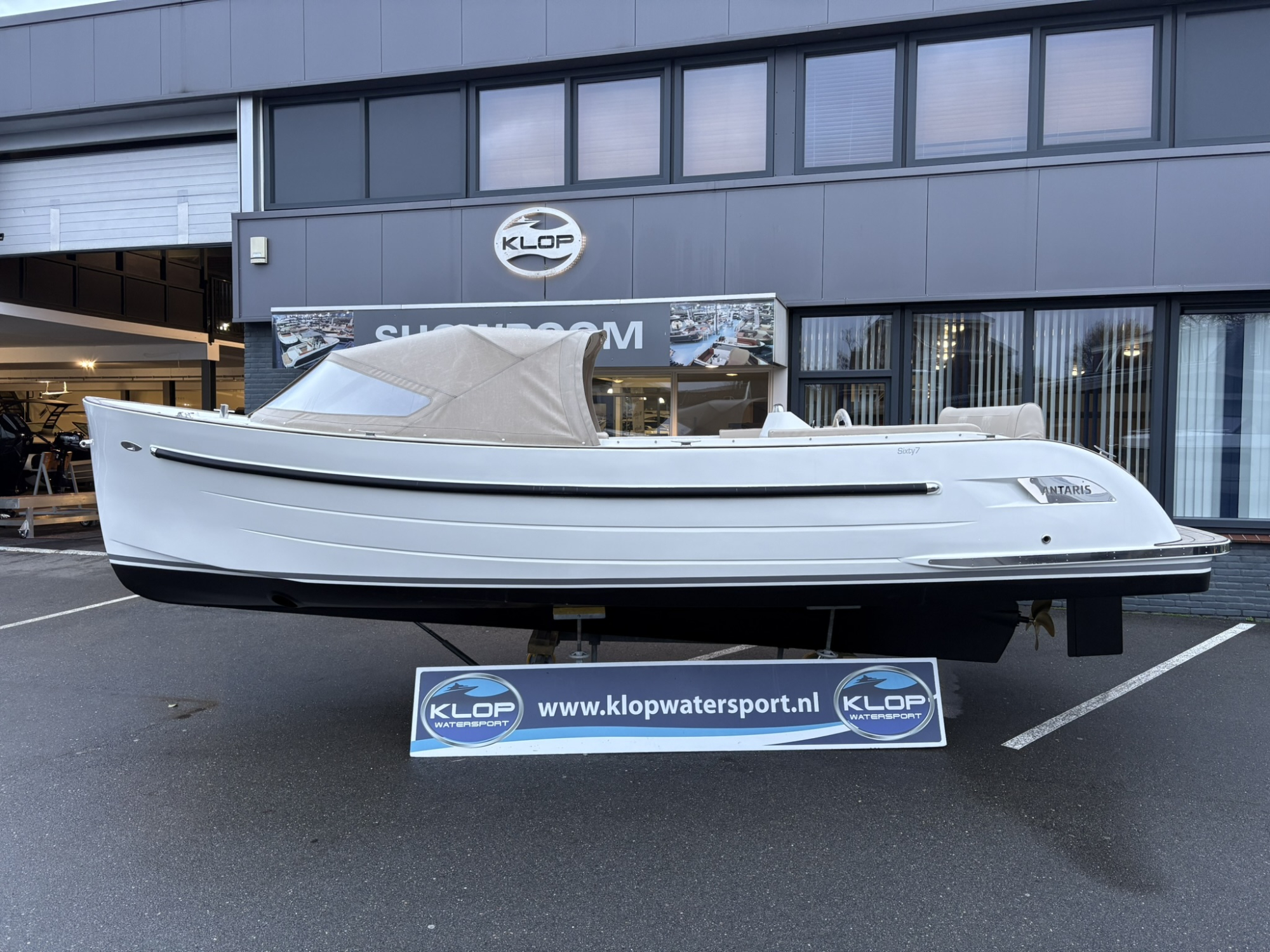 AntarisSixty7 met Vetus 42 pk in RAL 9010 op voorraad!