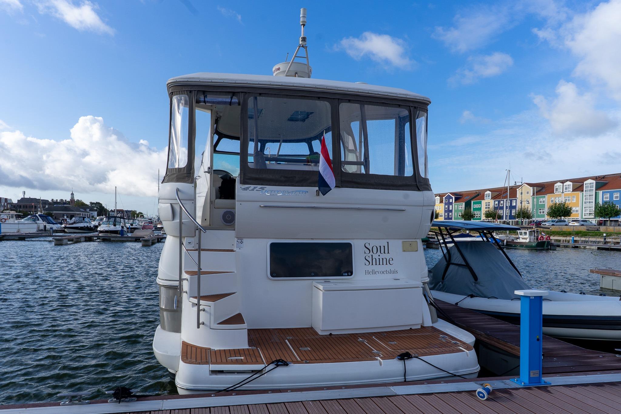Cruisers Yachts 415 Express Motoryacht — foto 39 van 100