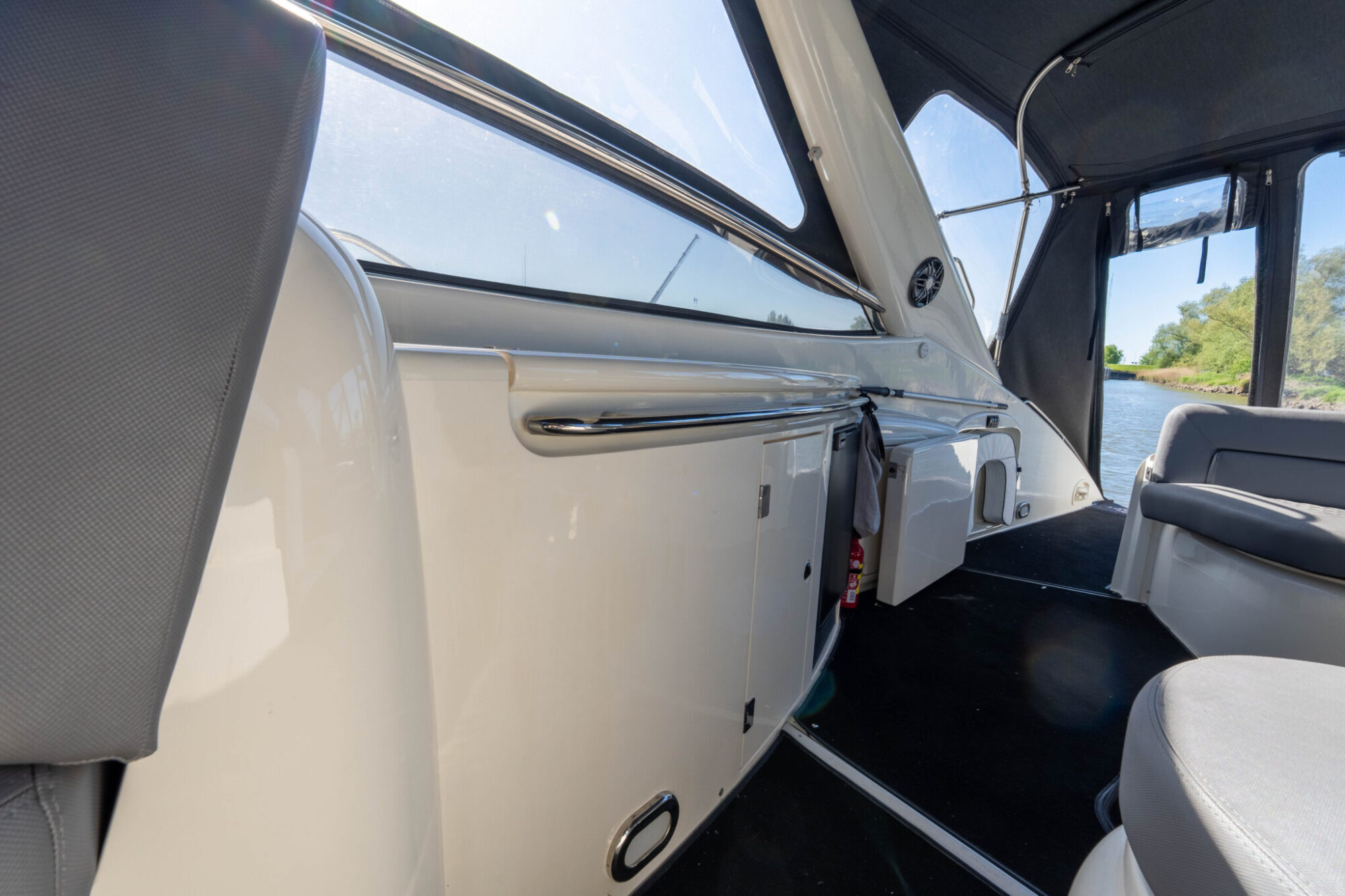 Sunseeker Camarque 47 Cabrio — foto 13 van 48