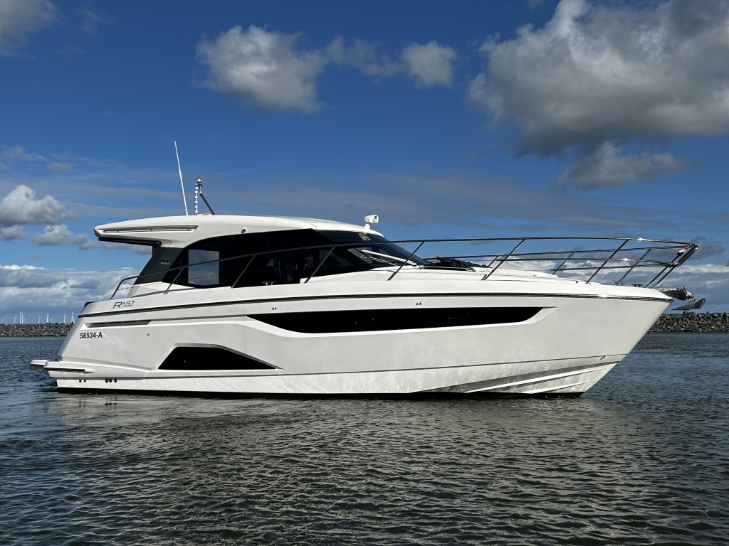 Bavaria Motor Boats R40 Coupé — foto 1 van 51