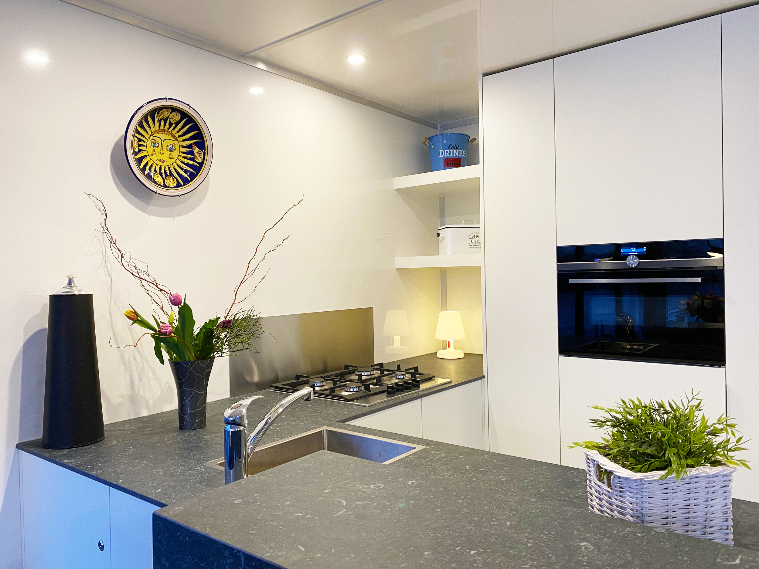 VaarAppartement 'Black Pearl' Houseboat - Panoramahut — foto 36 van 42