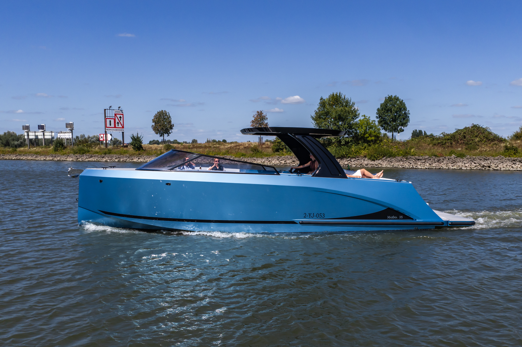 Maxima Boats 35