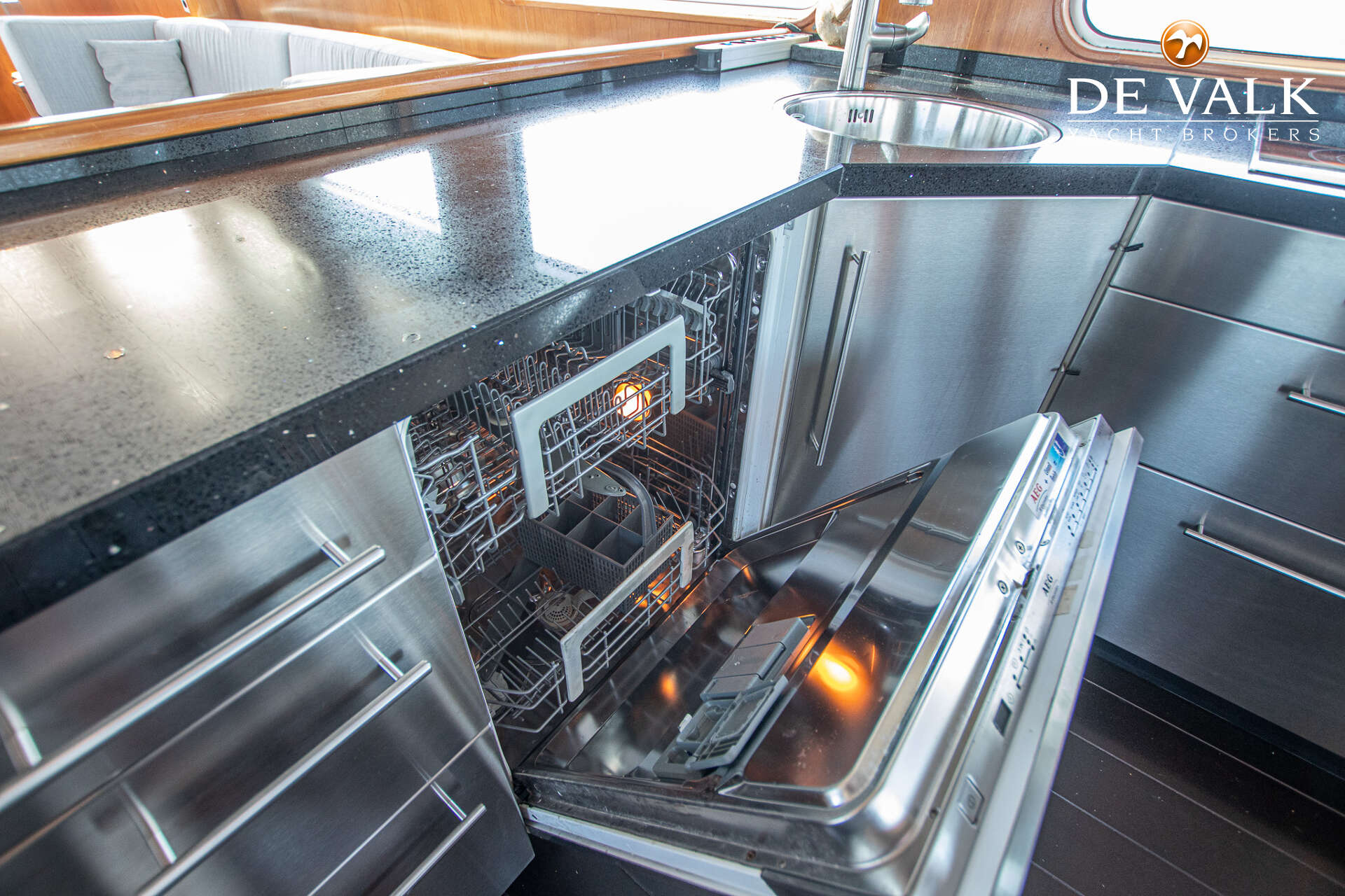 Custom Built Live Aboard 1800 — foto 24 van 45