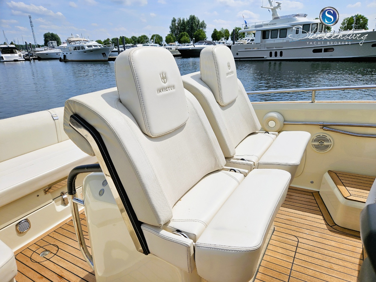 Invictus 280 GT — foto 18 van 42