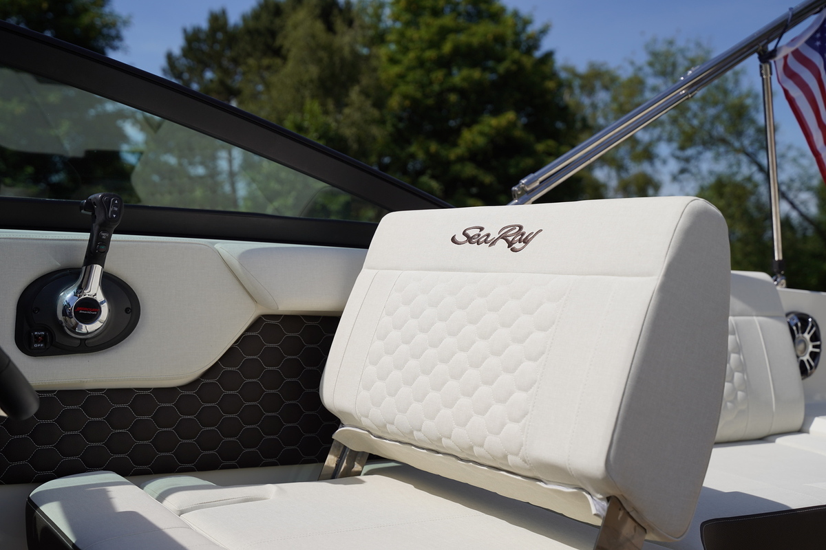 Sea Ray SDX 250 Outboard — foto 8 van 19