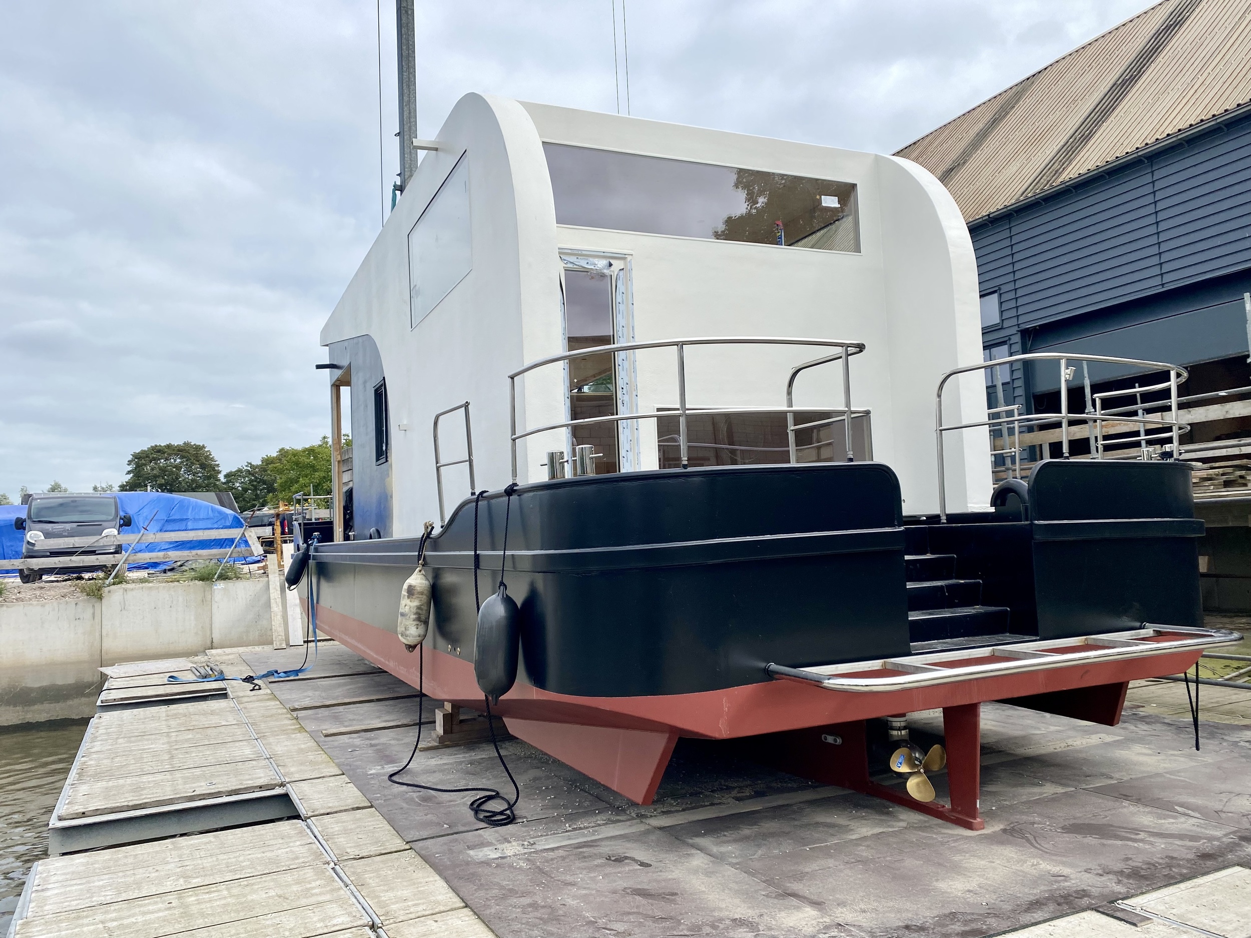 HOMESHIP VaarLoft Volledig Elektrische Houseboat — foto 41 van 60