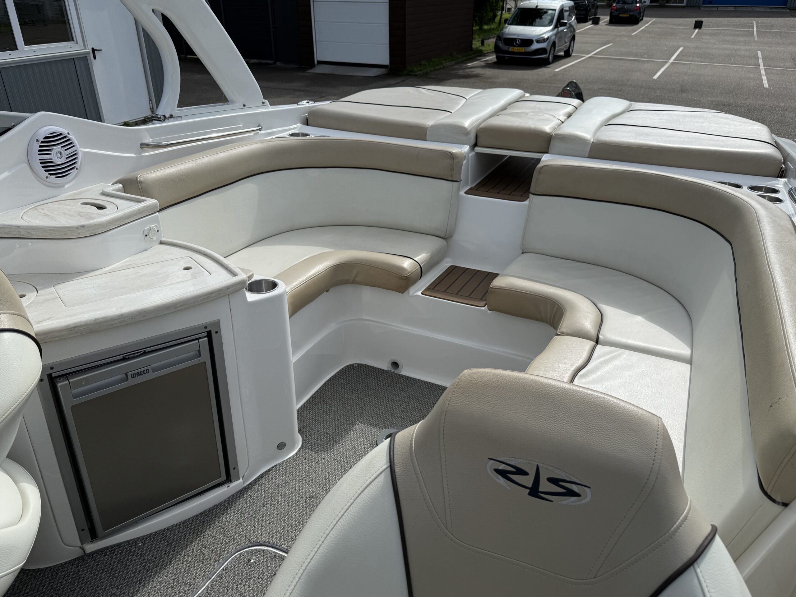 Rinker 276 Captiva Cuddy incl. trailer — foto 6 van 13