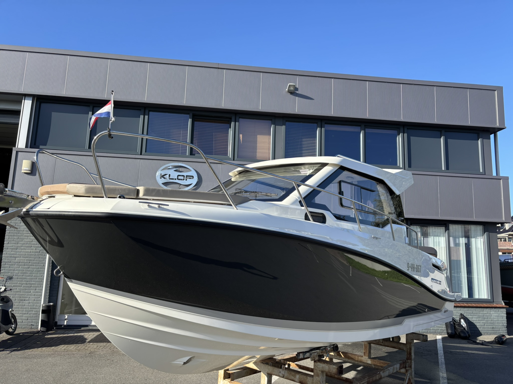 Quicksilver 675 weekend met Mercury 175 pk V6 — foto 2 van 19