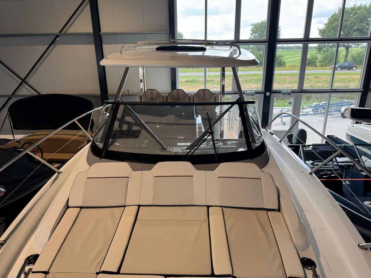 Jeanneau Cap Camarat 10.5 WA S2 op voorraad. Dit schip is aanwezig op de yamaha stand van hiswa te water 2026. — foto 19 van 35