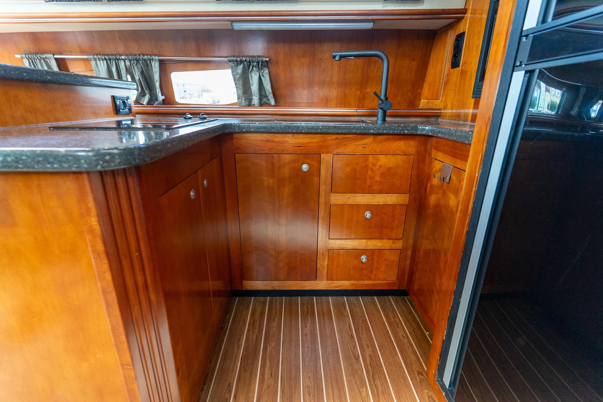 Cruisers Yachts 415 Express Motoryacht — foto 93 van 100