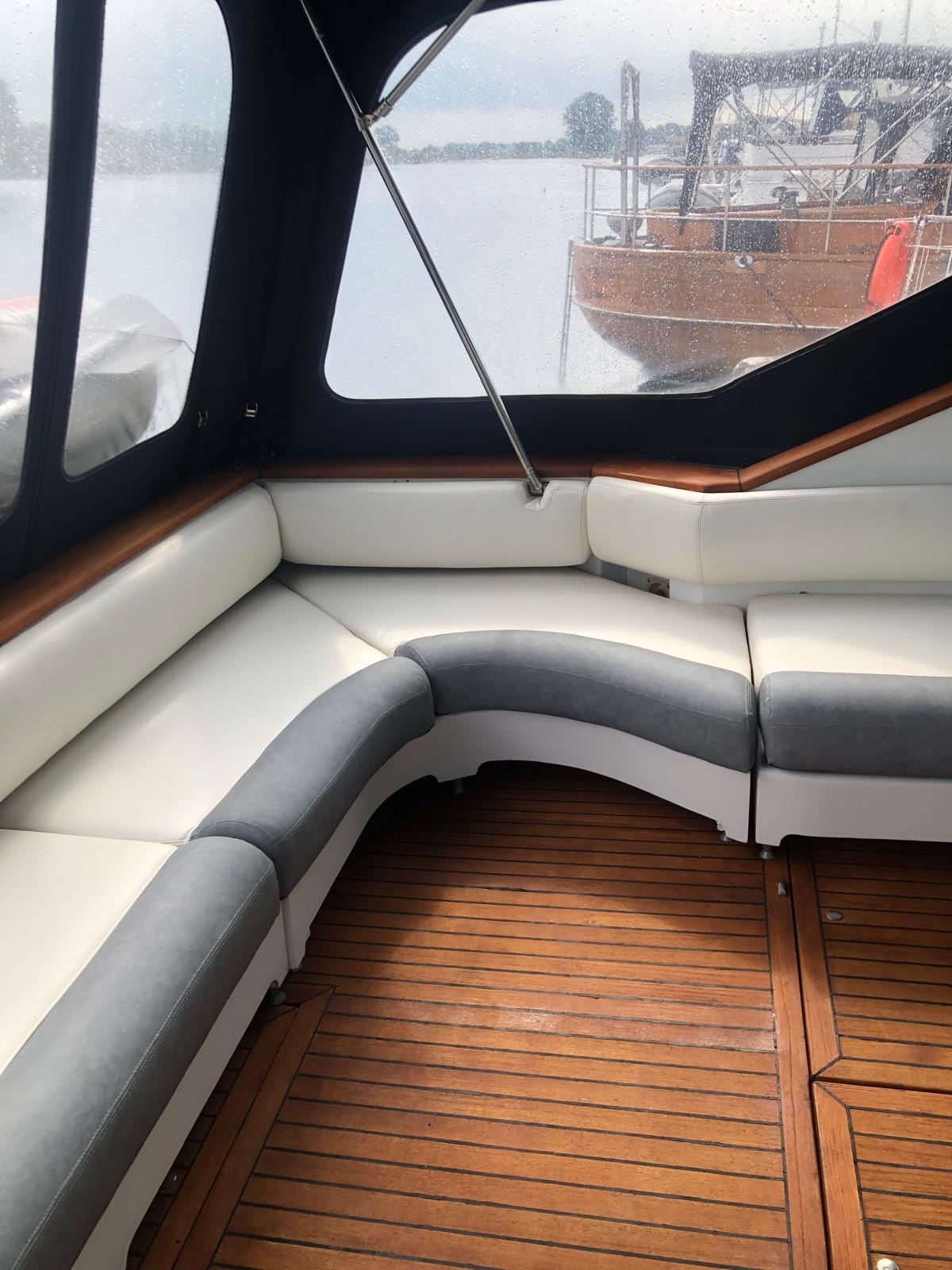 Sea Ray 400 Express Cruiser — foto 23 van 29