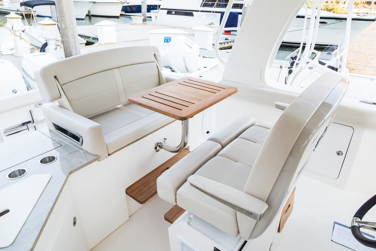 Boston Whaler 350 Realm — foto 25 van 32