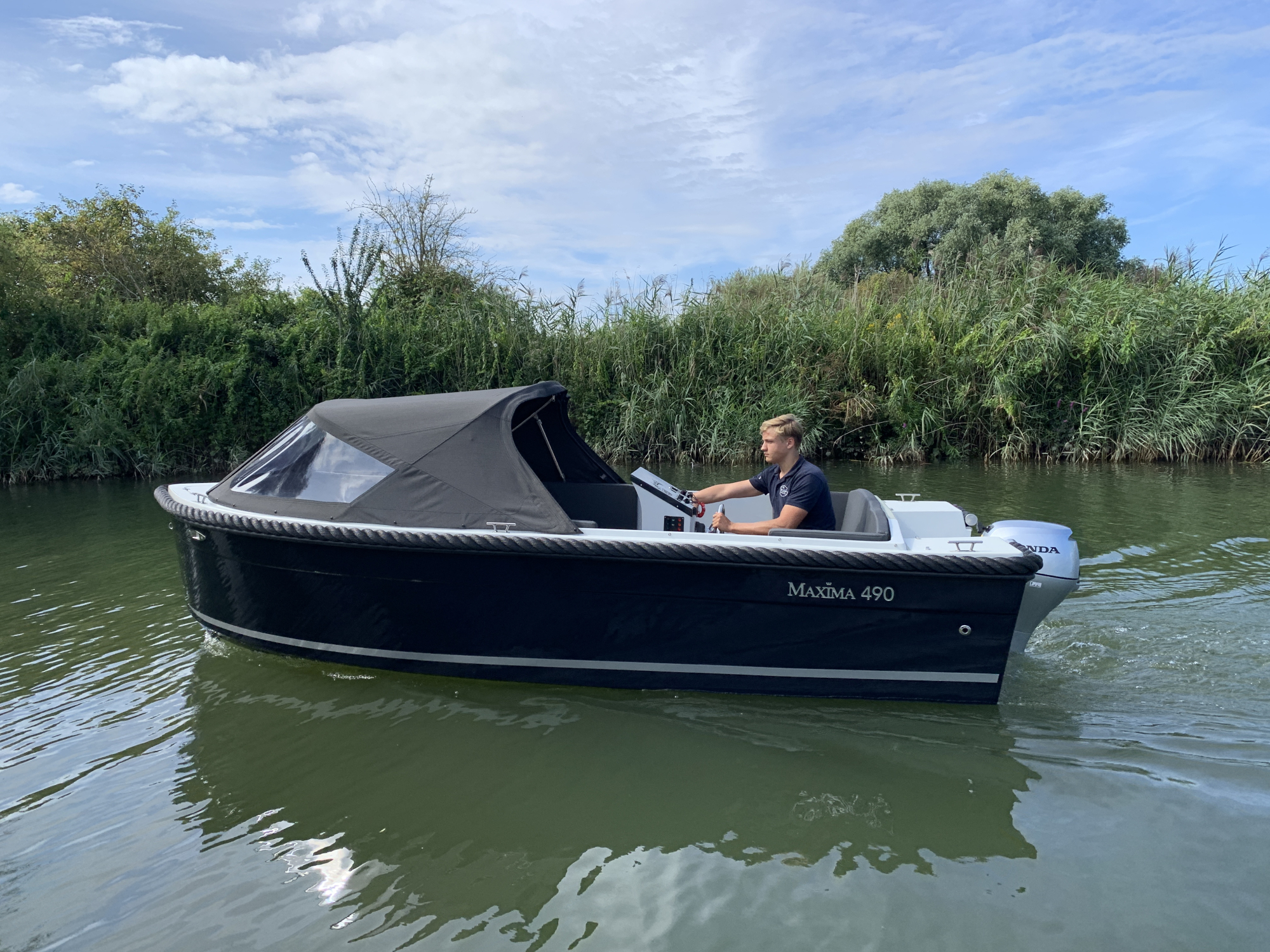 Maxima Boats 490