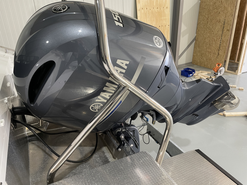 Husky  R7 met Yamaha 150pk — foto 8 van 11