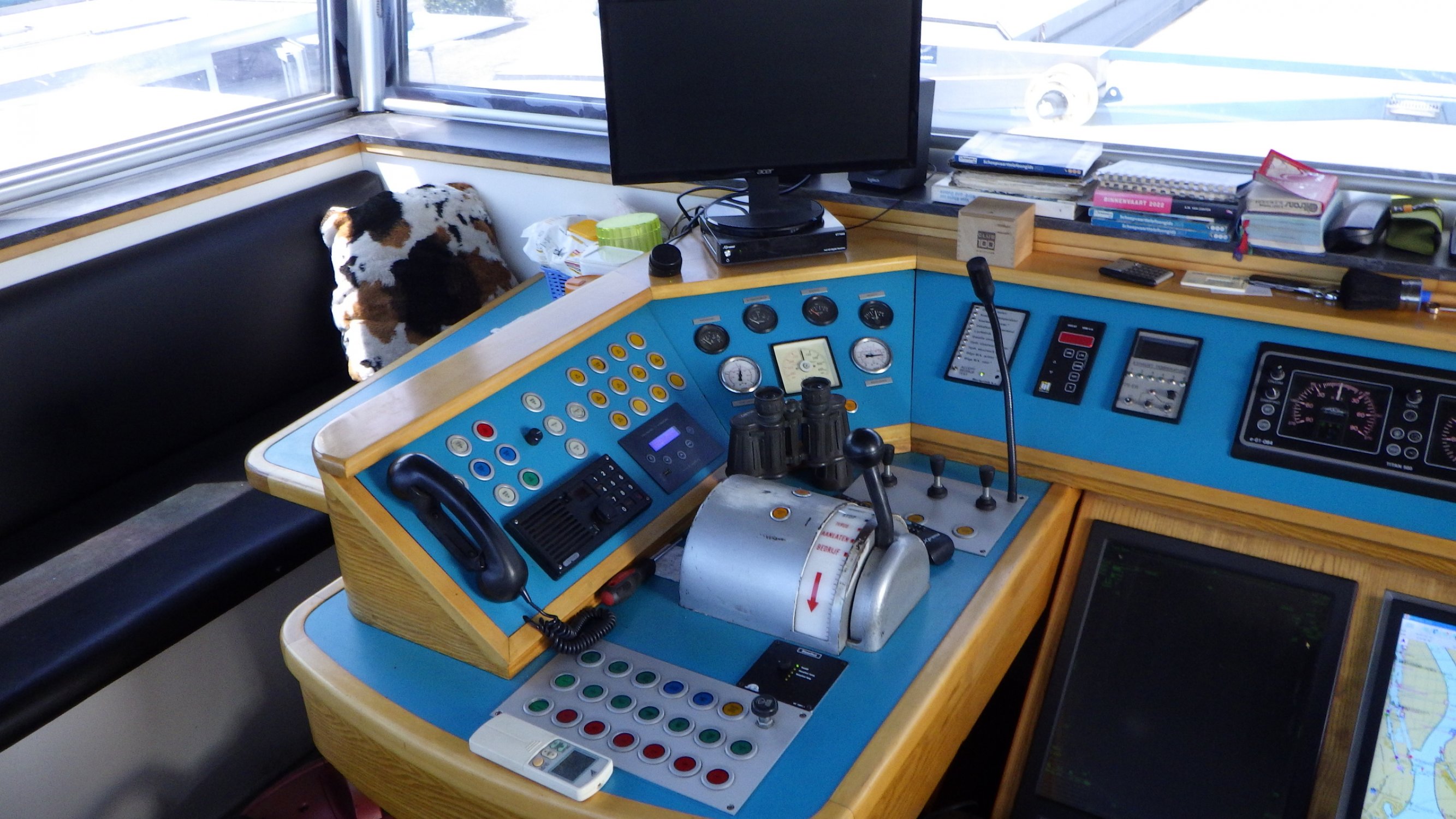 hydraulisch, fabr. VPG Scheepservice B.V. met pomp op hoofdmotor, 380 Volt hulpp Inland Motorvrachtschip - Beroepsschip - Staal - 1978 — foto 3 van 12