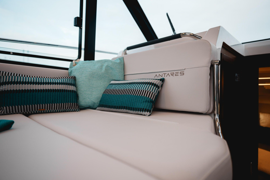 Beneteau Antares 9 | Nieuw samenstellen vanaf €165.286,- — foto 6 van 20