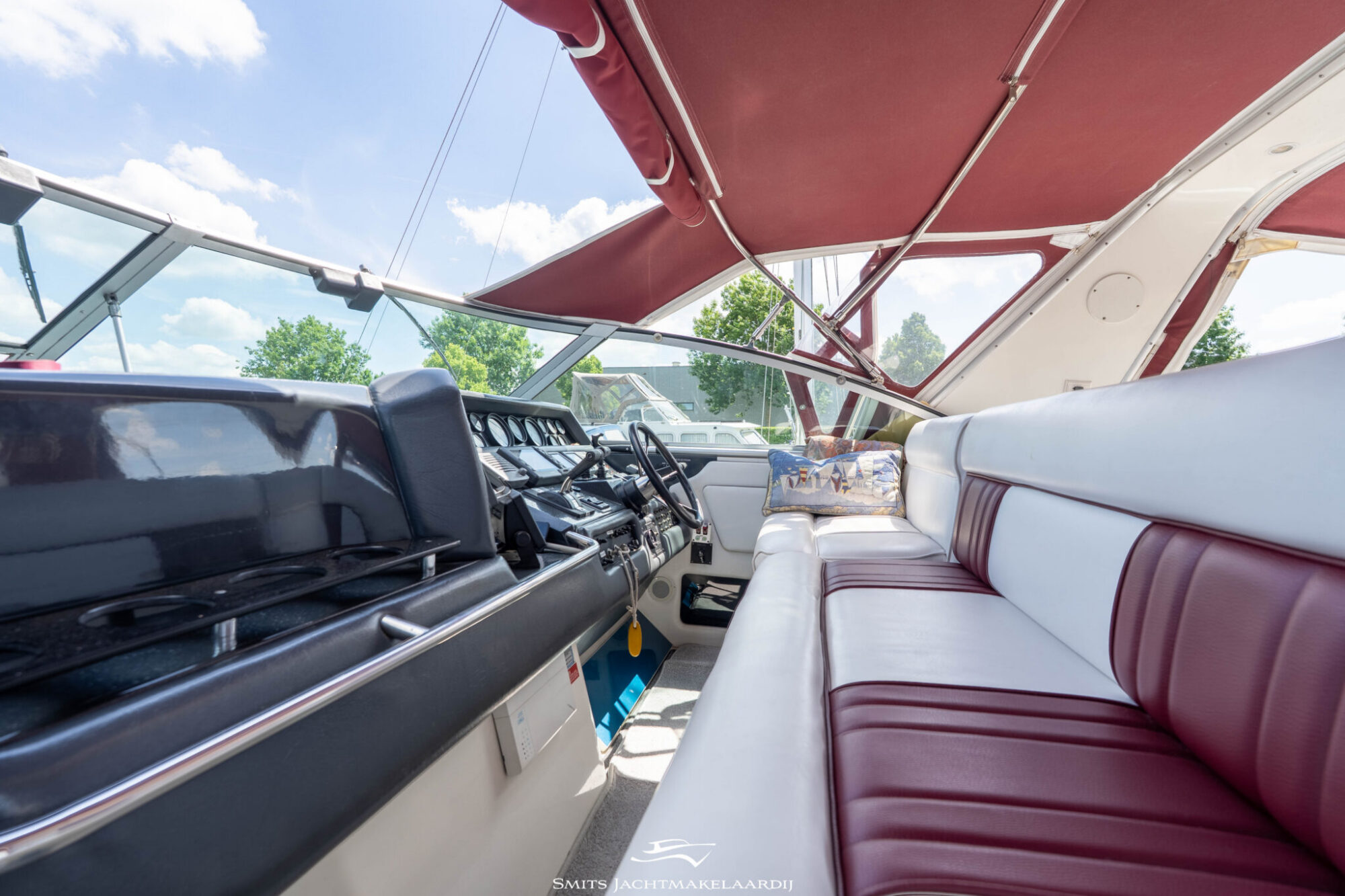Sea Ray 370 Express Cruiser — foto 36 van 59