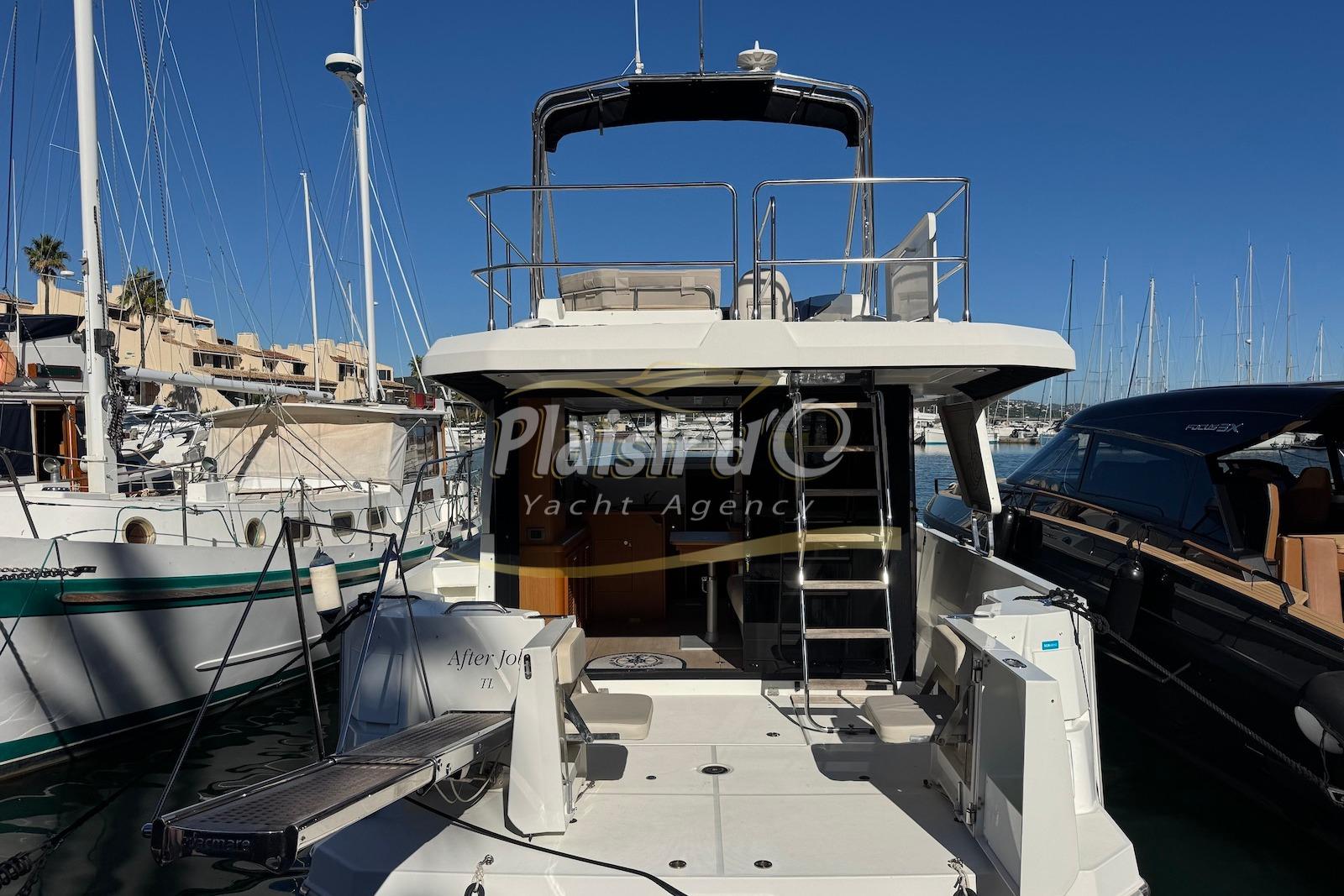 Beneteau Swift Trawler 35 — foto 2 van 57