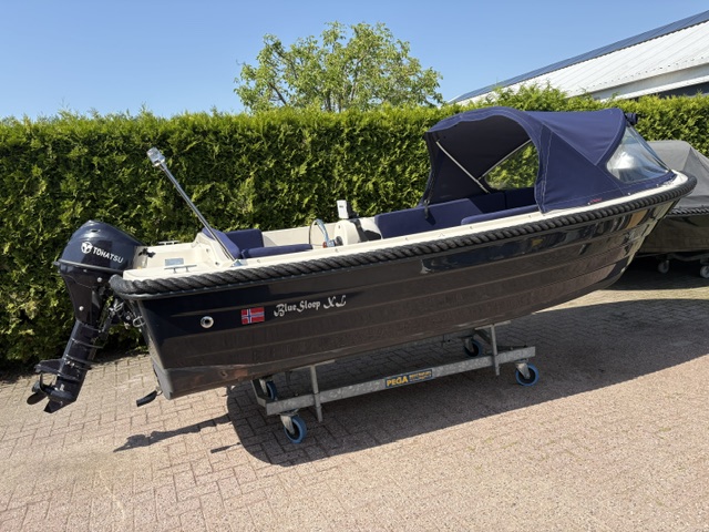 Blue sloep 475 met Tohatsu 9.8 PK en  Buiskap